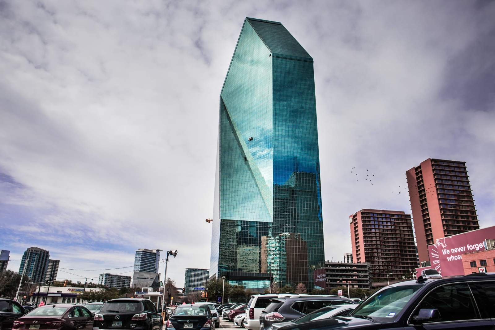 Luxury private car and chauffeur service at DFW Airport in Dallas–Fort Worth