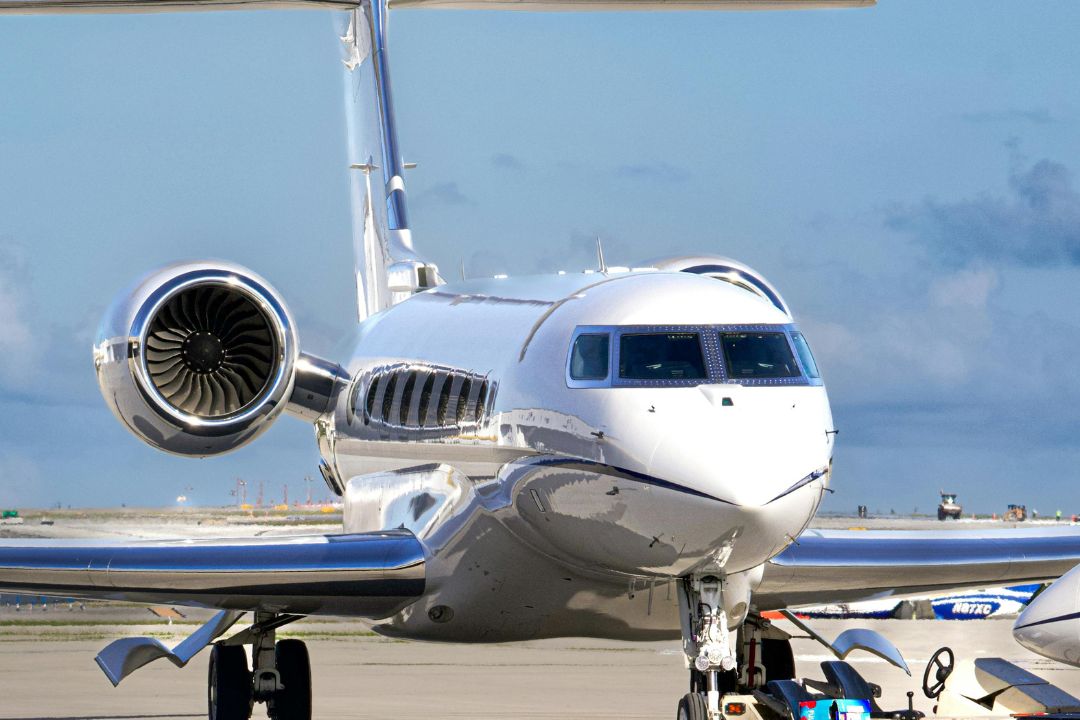 Luxury FBO transportation service for private jet passengers in Dallas–Fort Worth