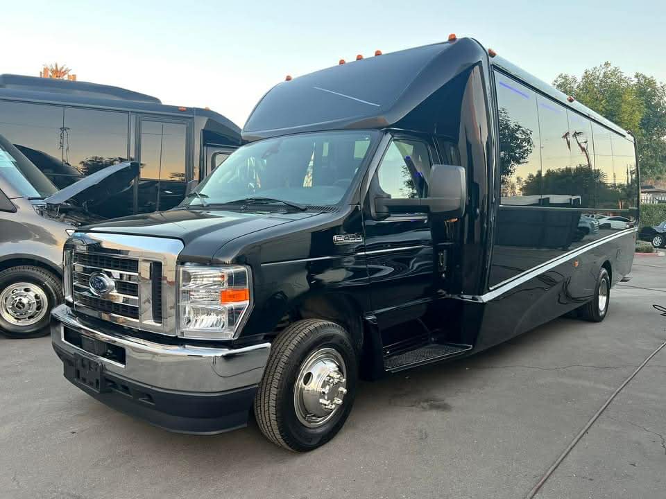 Mini luxury buses for executive and group transportation in Dallas–Fort Worth
